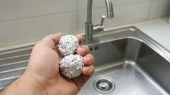 Evita tapones en las tuberías de la bañera: el increíble truco con una bolita de papel aluminio
