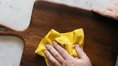 Cuidado de tablas de madera sin gastar de más: métodos sencillos para mantenerlas limpias y duraderas